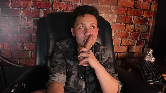BullSmoke19 Live XXX-Chat