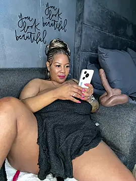 Chat XXX en directo de ExclusiveLeexx