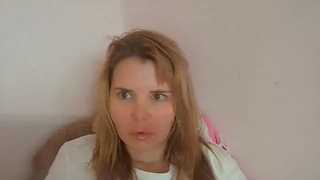 HornyElena Chat XXX in diretta