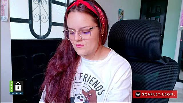 Scarletleon77 Adlı Modelin Canlı XXX Sohbeti