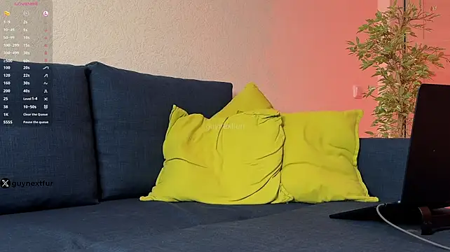 Chat +18 de guynextfurr ao vivo