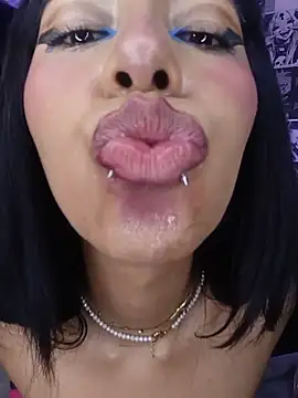 Nina_fox_0691 Adlı Modelin Canlı XXX Sohbeti