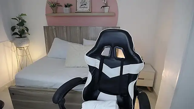 lucia_henao_'s Live XXX Chat