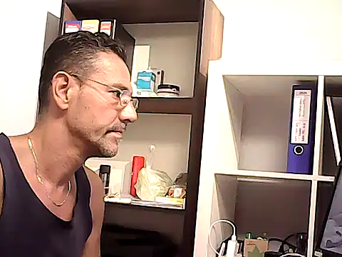 mastercharisma35 即時 XXX 聊天