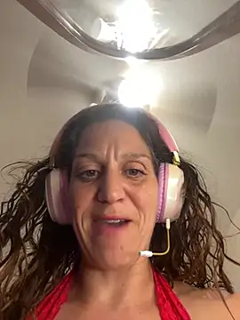 צ'אט XXX בשידור חי של LexxxiLuvsLair