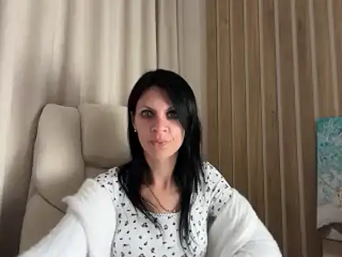 InjaAtHome Adlı Modelin Canlı XXX Sohbeti