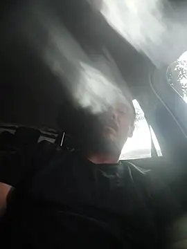 WadedGuzzling Show in webcam