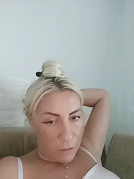 XXX chat uživo modela visnjica
