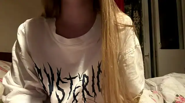 CarolineNineのライブXXXチャット