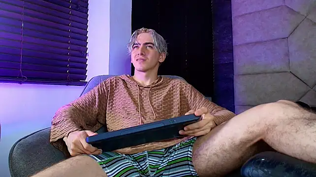 Chat +18 de Tyler_Mcrey ao vivo