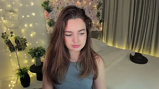 MiracleCurly Adlı Modelin Canlı XXX Sohbeti