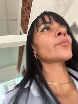 LuxeBrunetteXXX's Live XXX Chat