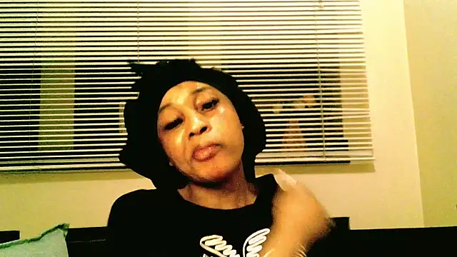 ORUOMA live XXX chat