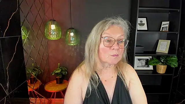 Chat +18 de NataliMellow ao vivo