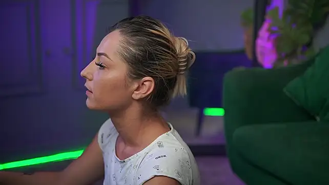 دردشة MichelleJo الجنسية المباشرة