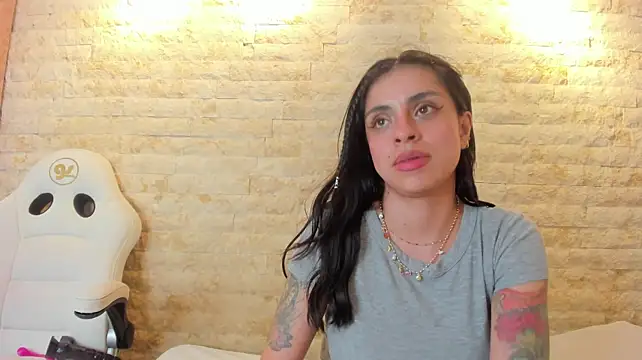 annie_shine_ Adlı Modelin Canlı XXX Sohbeti