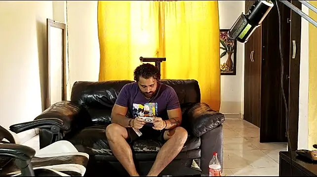 aronmiller404's Live XXX Chat