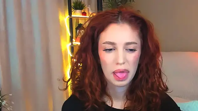 ChristinaConteeree Adlı Modelin Canlı XXX Sohbeti