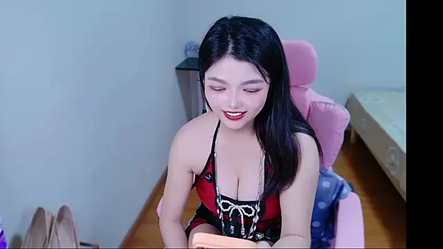 u8u8u's Live XXX Chat