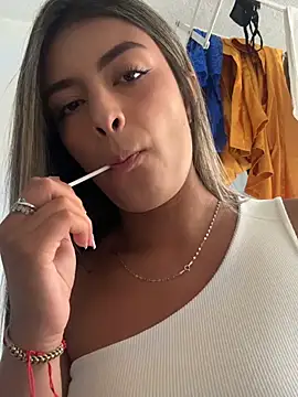 CamiRosse18 XXX чат на живо