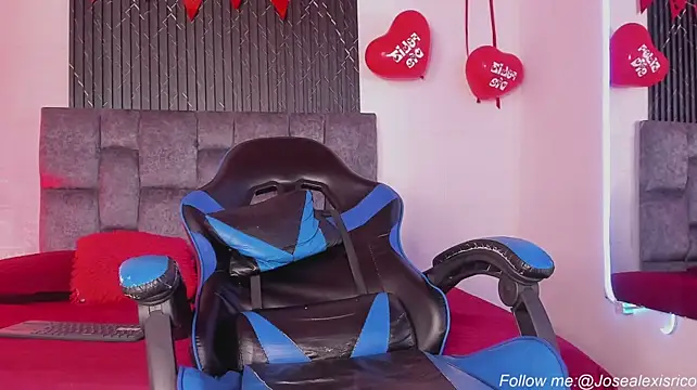 Alexxus_Smith Adlı Modelin Canlı XXX Sohbeti