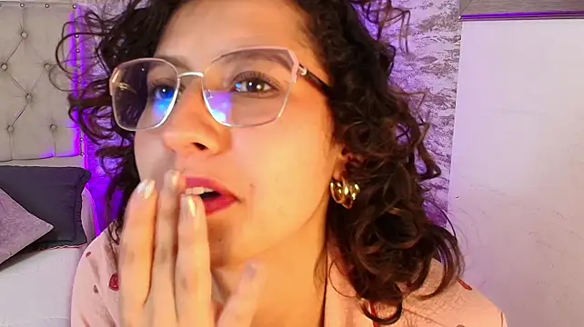 JustVeroo_ Chat XXX live