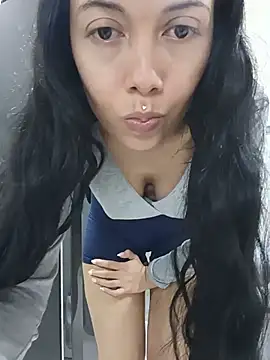 MiaForever1 Adlı Modelin Canlı XXX Sohbeti