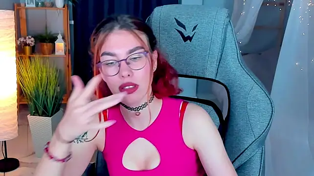 Chat XXX en directo de SeraphineDuskryn