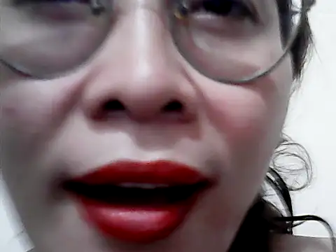 צ'אט XXX בשידור חי של tinypusie