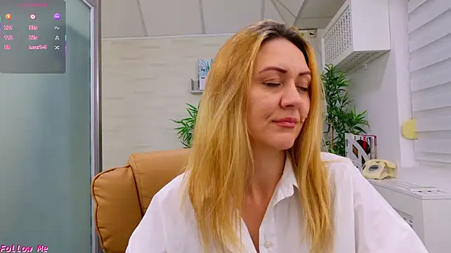 Онлайн чат XXX EllaMilf_