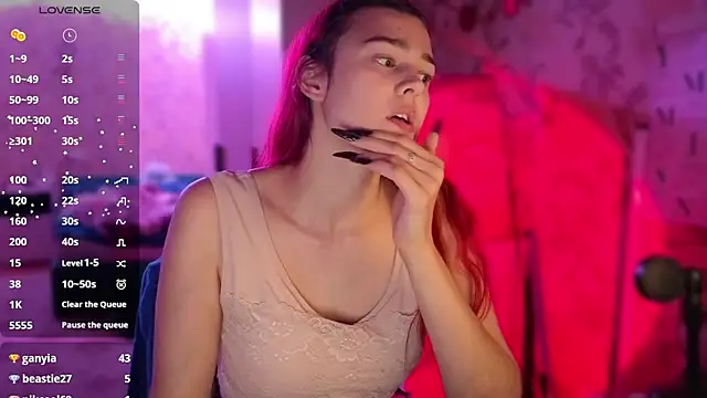 JennyStormy Adlı Modelin Canlı XXX Sohbeti