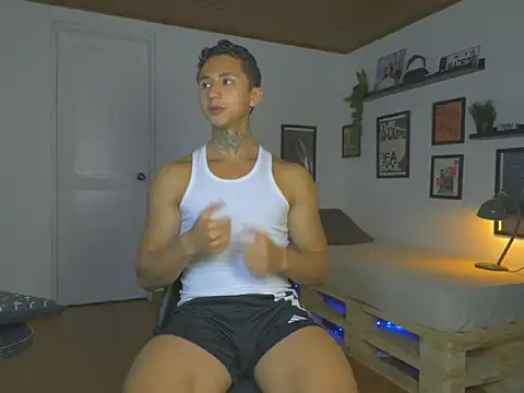 ArchiGoldd live XXX chat
