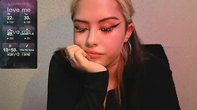 צ'אט XXX בשידור חי של baby__kim