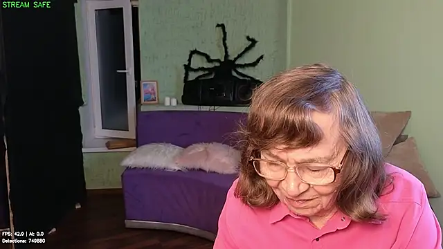 Betty_Brick Adlı Modelin Canlı XXX Sohbeti