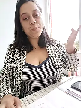 Chat +18 de Queen_Yess ao vivo