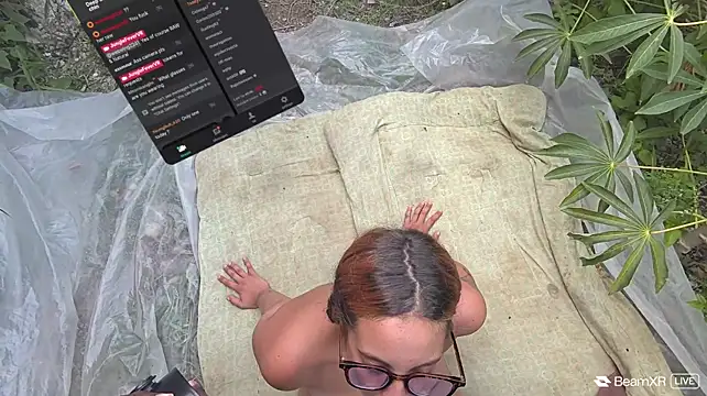 Chat XXX en directo de JungleFeverVR