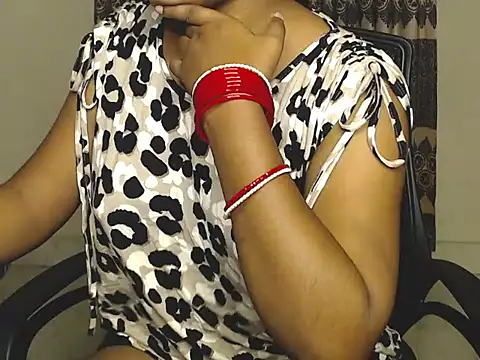 VelvetCoupleLive Adlı Modelin Canlı XXX Sohbeti