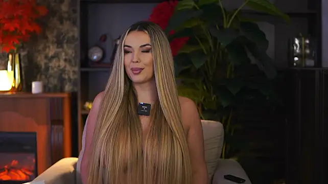 EvaSunderland Adlı Modelin Canlı XXX Sohbeti