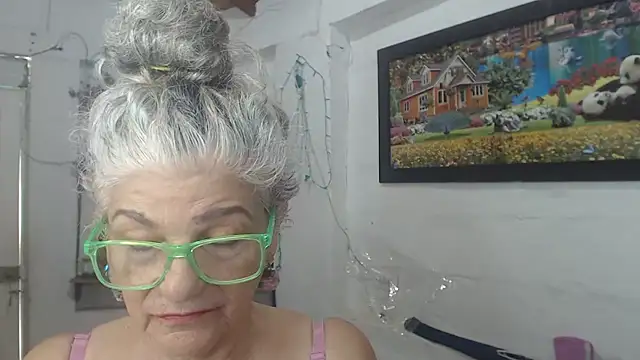 FunnyGrandma Chat XXX live