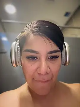 Issane_Peru Chat XXX live