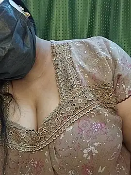 Anushka_flowerのライブXXXチャット
