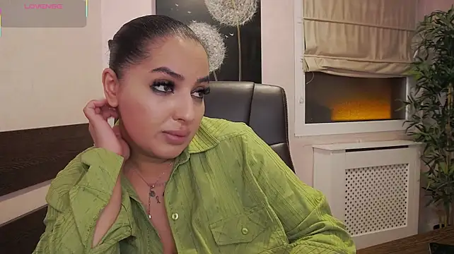 دردشة BustyAllyy الجنسية المباشرة