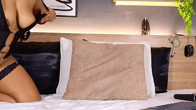 Zaha_Evans Live XXX-Chat