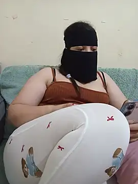 Lara-_-28 Chat XXX live