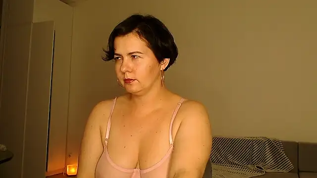 M1ssShyMira Chat XXX live