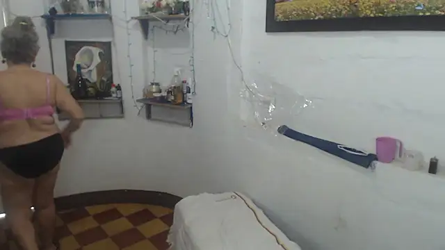 FunnyGrandma Chat XXX live