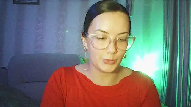 MoodieMira Chat XXX live