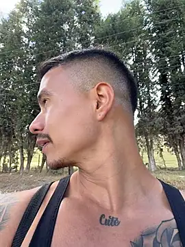 DOMINICKVEGAS77 élő XXX-chatje