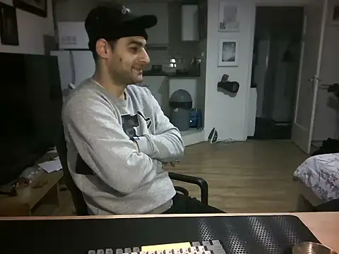 Онлайн чат XXX mihaimichael