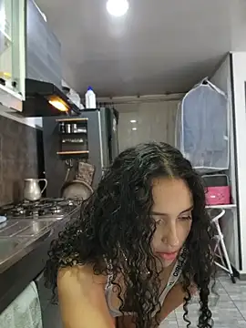 Lucy_Marin Adlı Modelin Canlı XXX Sohbeti